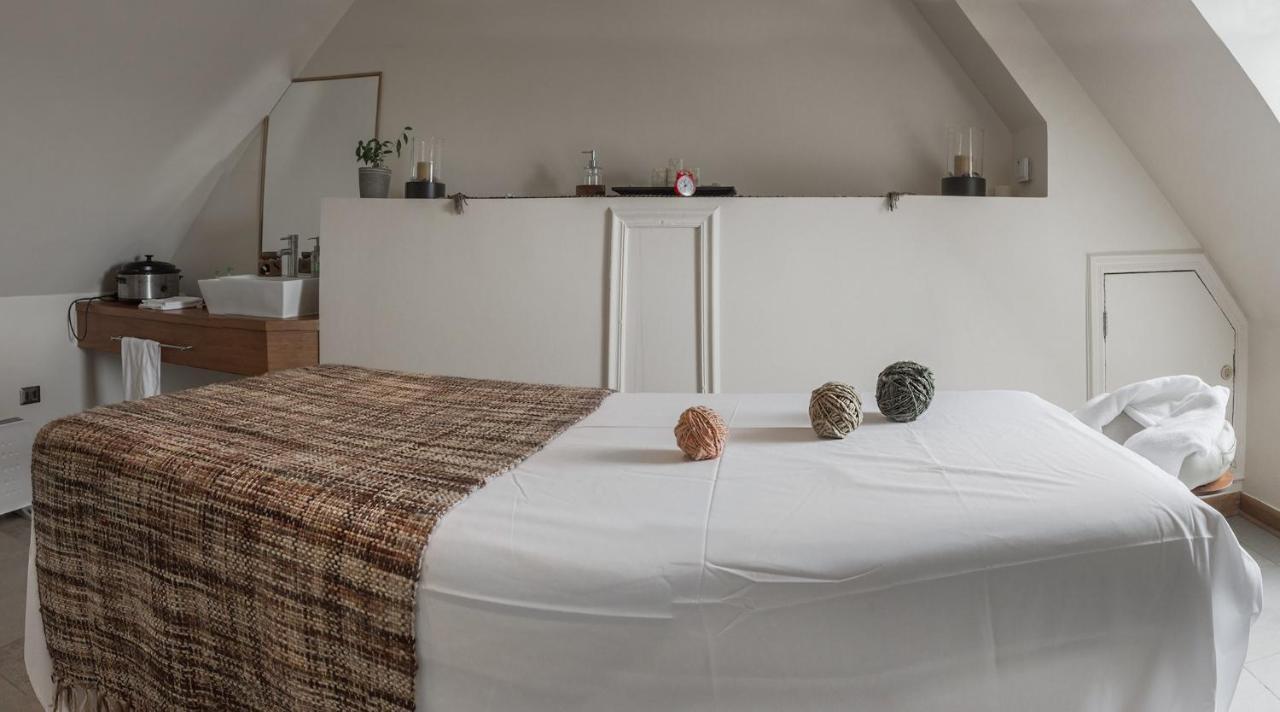 Wyndham Puerto Varas Pettra Exteriér fotografie A massage table