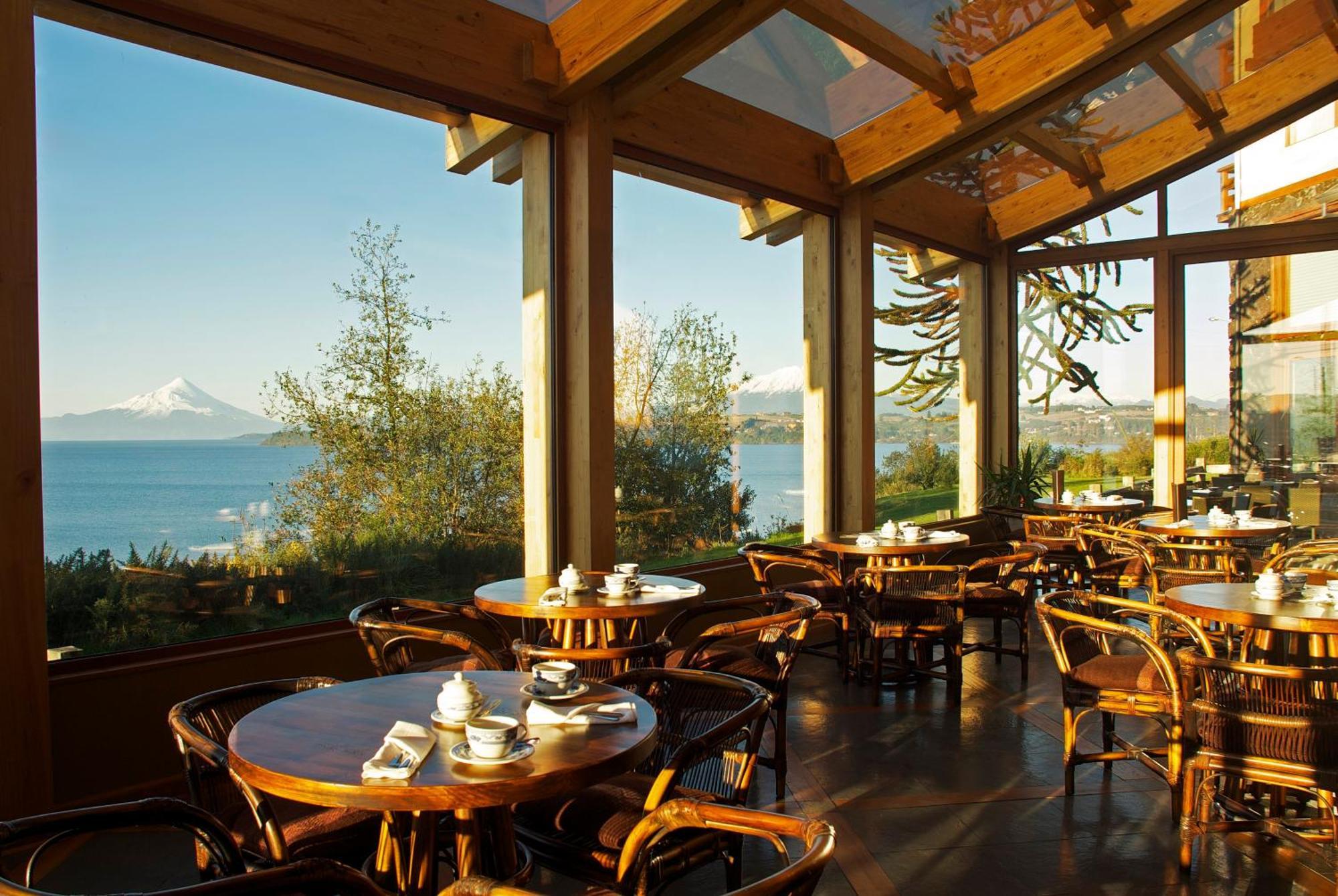 Wyndham Puerto Varas Pettra Exteriér fotografie The restaurant at the Hotel