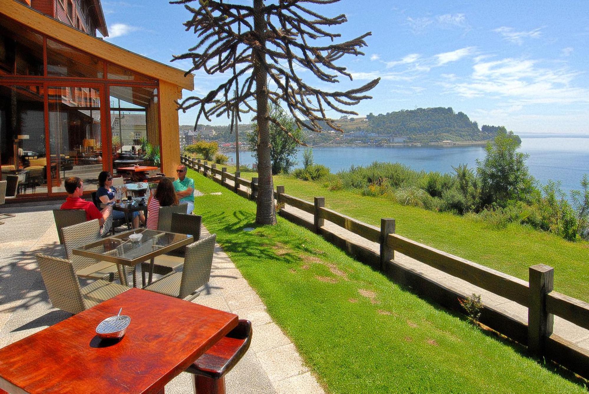 Wyndham Puerto Varas Pettra Exteriér fotografie View of the hotel