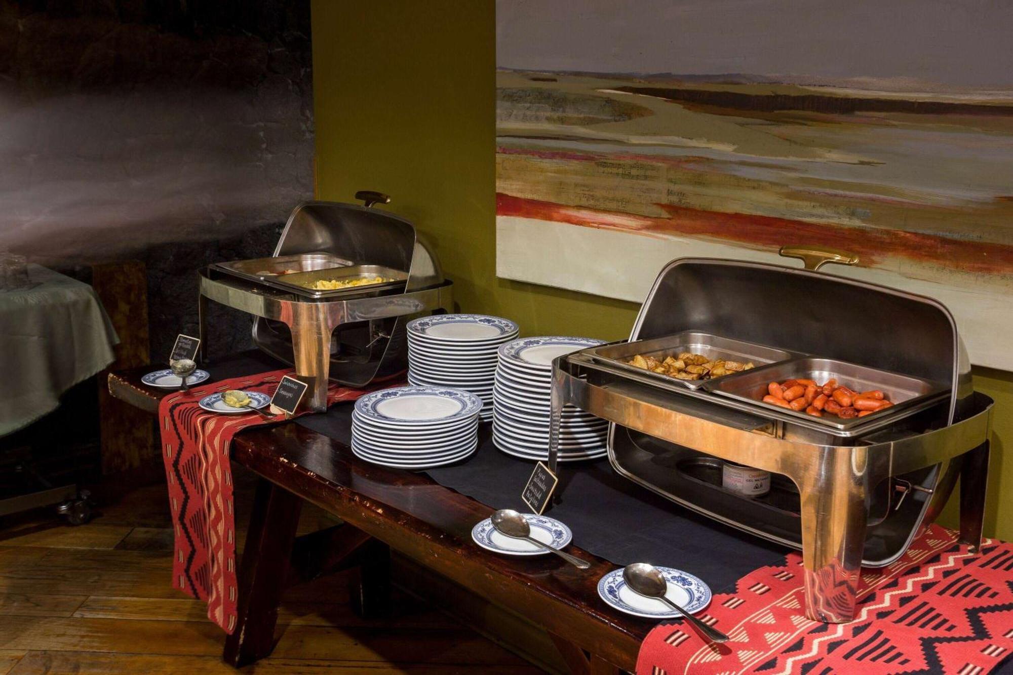 Wyndham Puerto Varas Pettra Exteriér fotografie A chafing dish